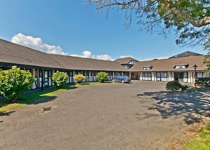 Hotel: Oakwood Manor Motor Lodge